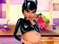 Hra Catwoman je těhotná 