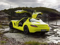 Hra Mercedes-Benz SLS E-Cell Puzzle