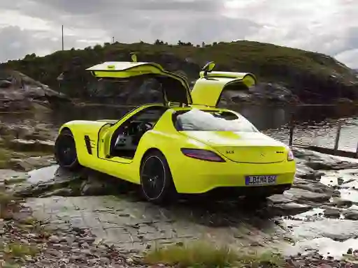 Hra Mercedes-Benz SLS E-Cell Puzzle