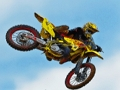 Hra Crazy Motocross skočí na skládačce