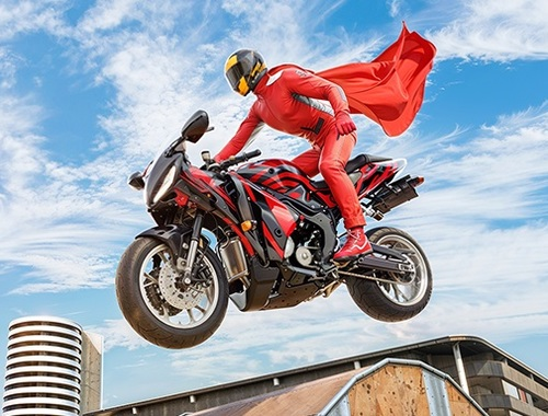 Hra Real Motorbike Super Hero Stunt 3D 
